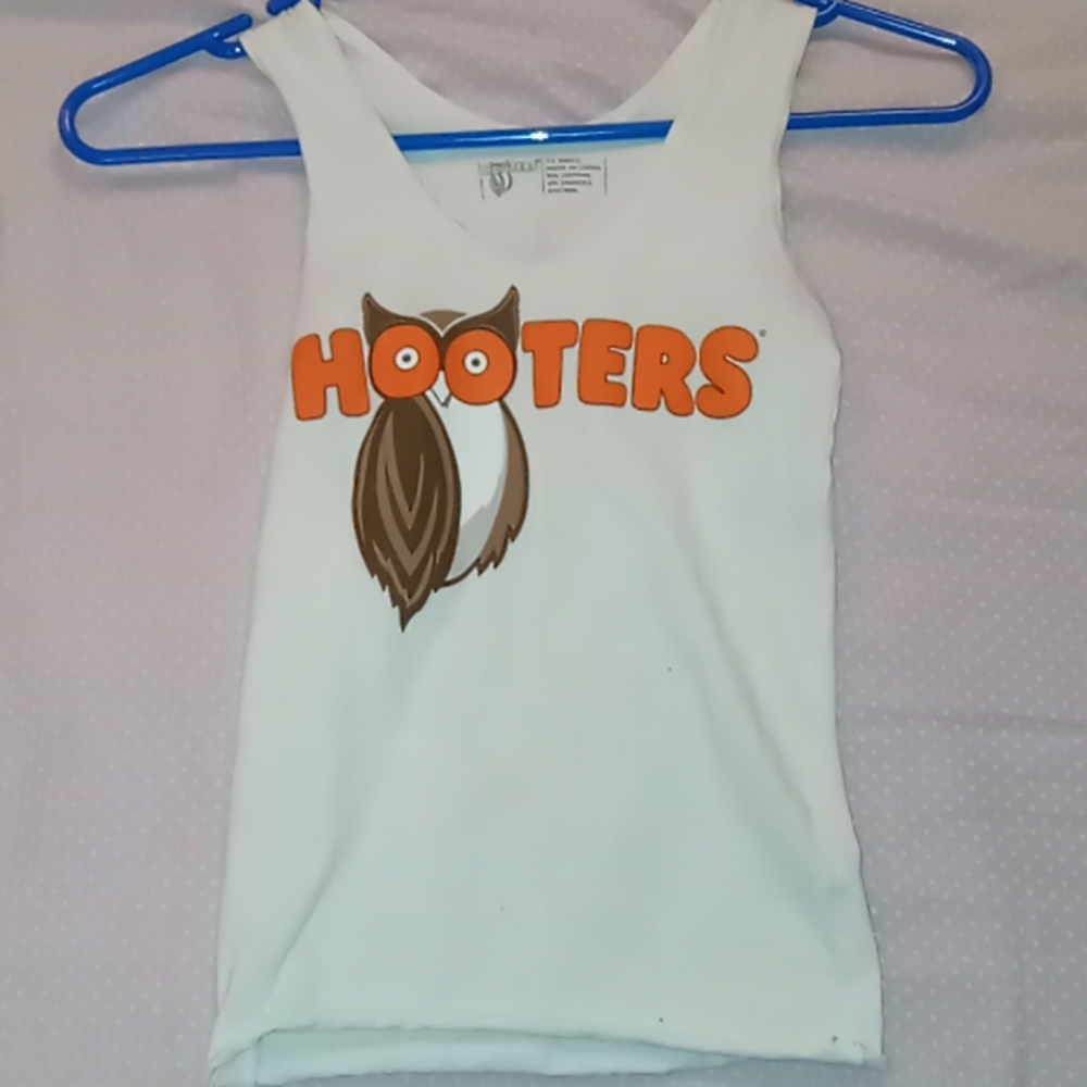 Hooters tank top